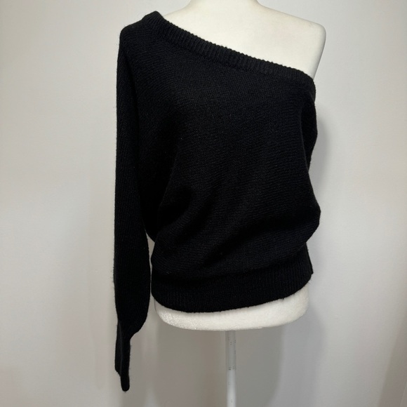 NWT - Lilly Pulitzer Black - Maura One-Shoulder Wool Blend Sweater Size: Large - Picture 2 of 5